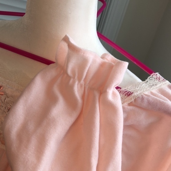 VINTAGE NIGHTGOWN | Juniors Victorian Peachy-Pink Long Sleeve Nightgown, Size L. - Picture 6 of 10